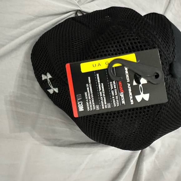 Under Armour hat - Picture 2 of 3